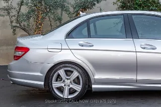 Foto 11 di 24: 2010 Mercedes Benz C 300