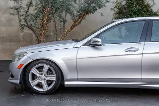 Foto 12 di 24: 2010 Mercedes Benz C 300