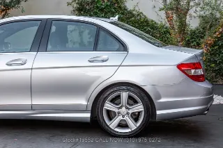 Foto 13 di 24: 2010 Mercedes Benz C 300