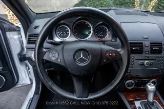 Foto 18 di 24: 2010 Mercedes Benz C 300