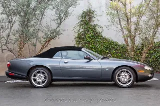 Foto 10 di 24: 2001 Jaguar XK8