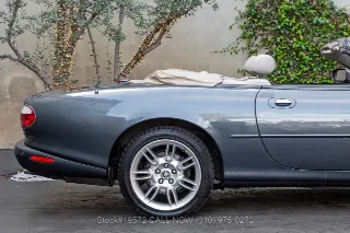 Foto 17 di 24: 2001 Jaguar XK8