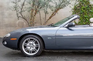 Foto 18 di 24: 2001 Jaguar XK8