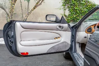 Foto 20 di 24: 2001 Jaguar XK8