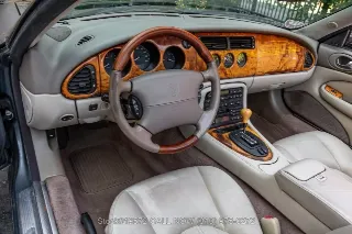 Foto 23 di 24: 2001 Jaguar XK8