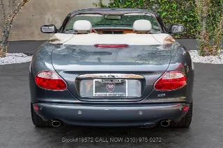 Foto 6 di 24: 2001 Jaguar XK8