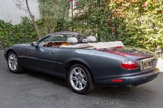 Foto 7 di 24: 2001 Jaguar XK8