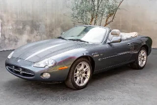 Foto 8 di 24: 2001 Jaguar XK8