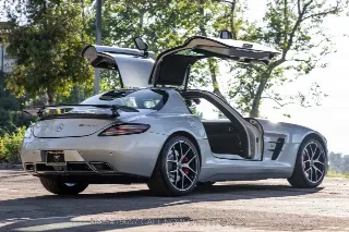 Foto 11 di 24: 2015 Mercedes Benz SLS