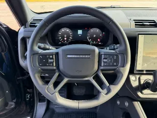 Foto 10 di 35: LAND ROVER Defender
