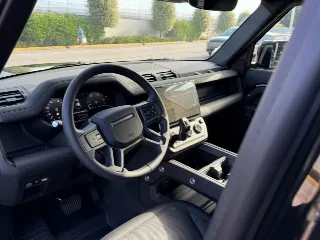 Foto 8 di 35: LAND ROVER Defender