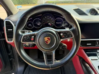 Foto 10 di 24: PORSCHE Cayenne