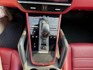Foto 11 di 24: PORSCHE Cayenne