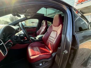 Foto 8 di 24: PORSCHE Cayenne