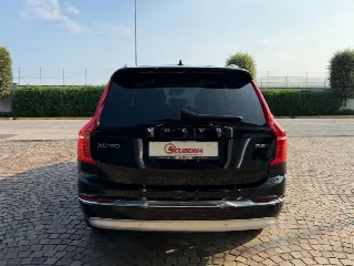 Foto 21 di 24: VOLVO XC90