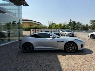 Foto 3 di 22: JAGUAR F-Type