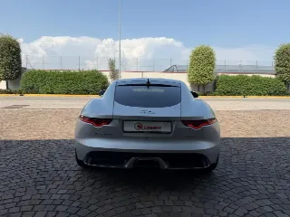 Foto 5 di 22: JAGUAR F-Type