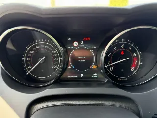 Foto 9 di 22: JAGUAR F-Type