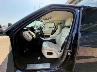 Foto 8 di 23: LAND ROVER Range Rover Sport