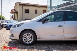 Foto 17 di 37: RENAULT Scenic