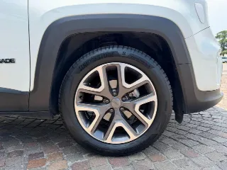 Foto 11 di 18: JEEP Renegade