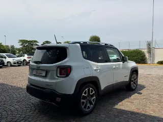 Foto 13 di 18: JEEP Renegade
