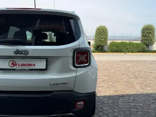 Foto 14 di 18: JEEP Renegade