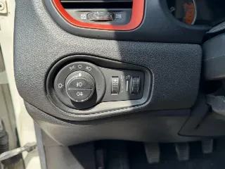 Foto 17 di 18: JEEP Renegade