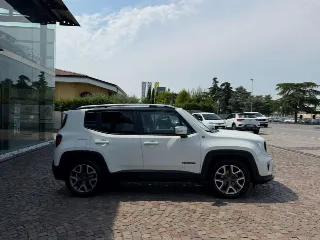 Foto 3 di 18: JEEP Renegade