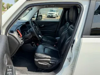 Foto 4 di 18: JEEP Renegade