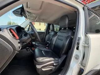 Foto 5 di 18: JEEP Renegade