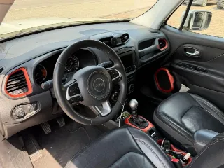 Foto 6 di 18: JEEP Renegade