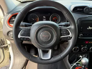 Foto 7 di 18: JEEP Renegade