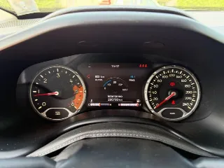 Foto 8 di 18: JEEP Renegade
