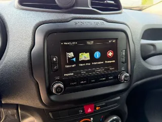 Foto 9 di 18: JEEP Renegade