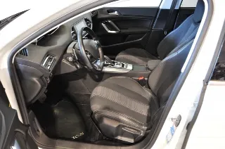 Foto 10 di 28: Peugeot 308 BlueHDi 130 S&S EAT8 SW Allure IVA ESPOSTA