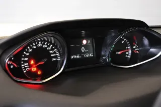 Foto 19 di 28: Peugeot 308 BlueHDi 130 S&S EAT8 SW Allure IVA ESPOSTA