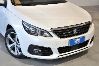 Foto 25 di 28: Peugeot 308 BlueHDi 130 S&S EAT8 SW Allure IVA ESPOSTA
