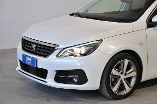 Foto 26 di 28: Peugeot 308 BlueHDi 130 S&S EAT8 SW Allure IVA ESPOSTA