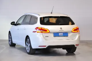 Foto 5 di 28: Peugeot 308 BlueHDi 130 S&S EAT8 SW Allure IVA ESPOSTA