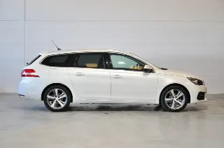 Foto 7 di 28: Peugeot 308 BlueHDi 130 S&S EAT8 SW Allure IVA ESPOSTA