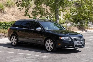 Foto 3 di 24: 2005 Audi S4 Avant Quattro Wagon 6 Speed