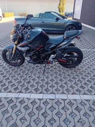 Foto 3 di 8: Suzuki GSR750 | 2014 | Route 66 Auctions