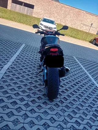 Foto 4 di 8: Suzuki GSR750 | 2014 | Route 66 Auctions