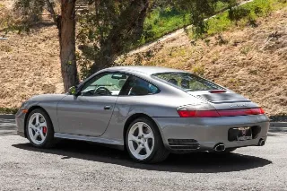 Foto 10 di 24: 2002 Porsche 996 Carrera