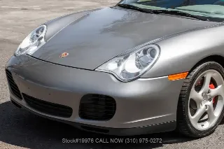 Foto 12 di 24: 2002 Porsche 996 Carrera