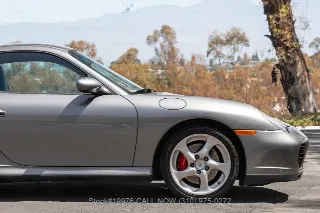 Foto 14 di 24: 2002 Porsche 996 Carrera