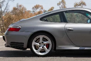 Foto 15 di 24: 2002 Porsche 996 Carrera
