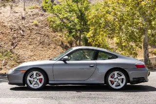 Foto 16 di 24: 2002 Porsche 996 Carrera