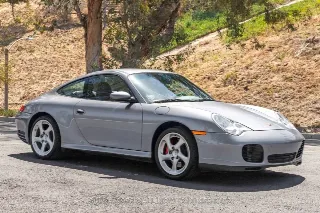Foto 3 di 24: 2002 Porsche 996 Carrera
